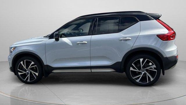 2022 Volvo XC40 T5 R-Design