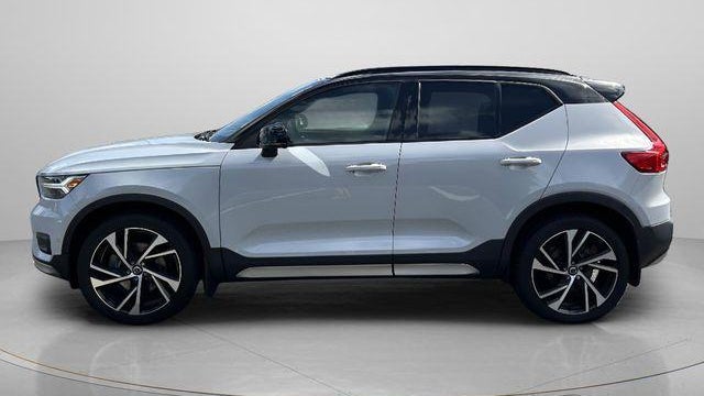2022 Volvo XC40 T5 R-Design