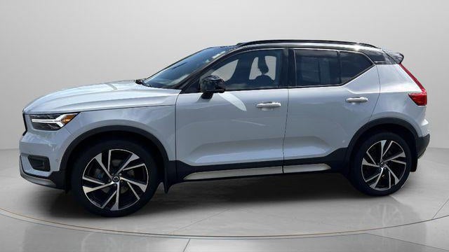 2022 Volvo XC40 T5 R-Design