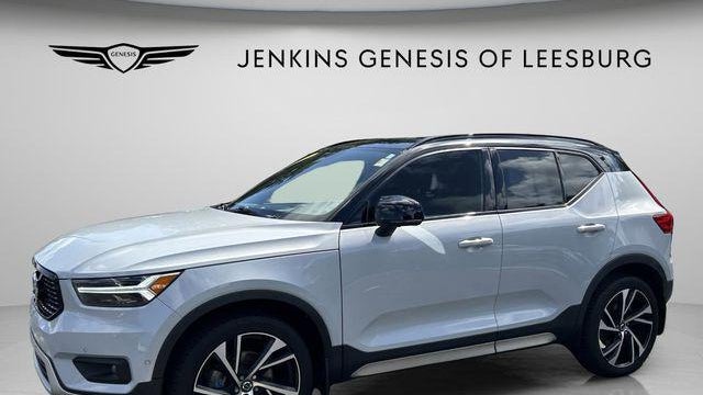 2022 Volvo XC40 T5 R-Design
