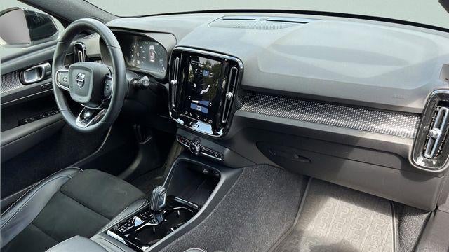 2022 Volvo XC40 T5 R-Design