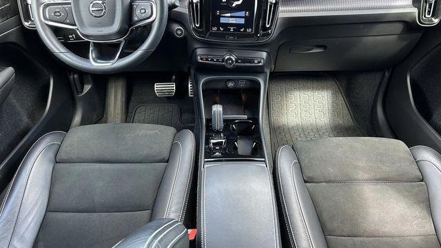 2022 Volvo XC40 T5 R-Design