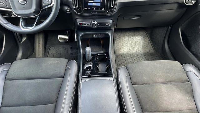 2022 Volvo XC40 T5 R-Design