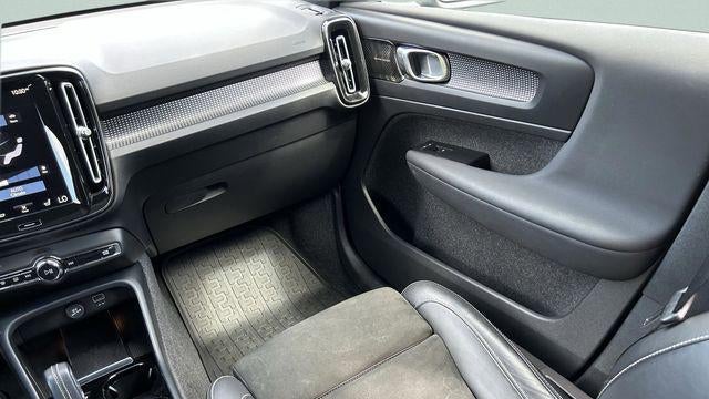 2022 Volvo XC40 T5 R-Design