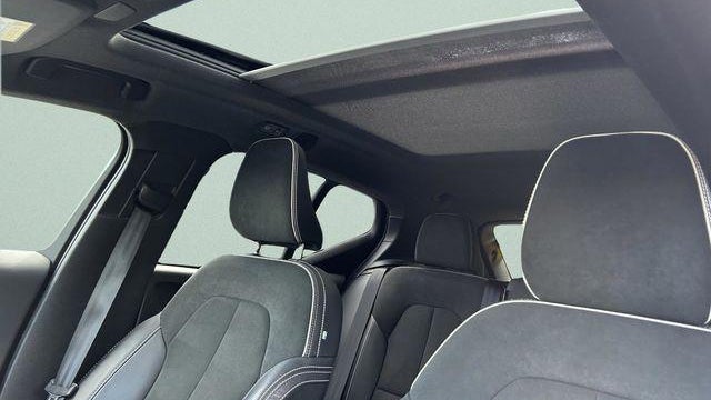 2022 Volvo XC40 T5 R-Design