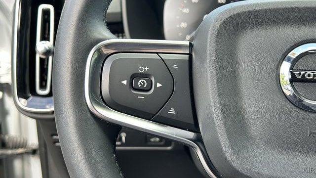 2022 Volvo XC40 T5 R-Design
