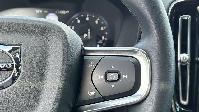 2022 Volvo XC40 T5 R-Design