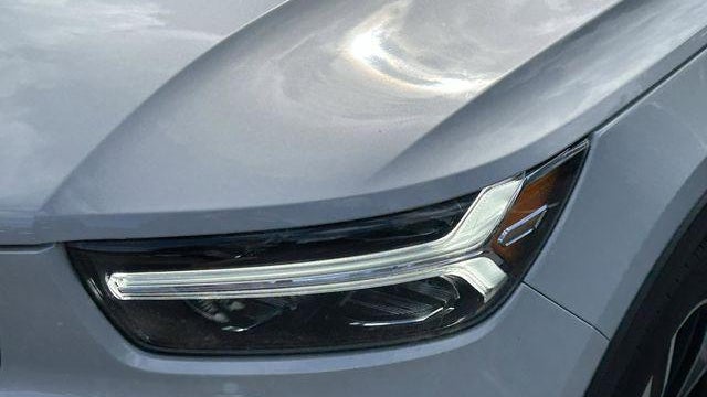 2022 Volvo XC40 T5 R-Design