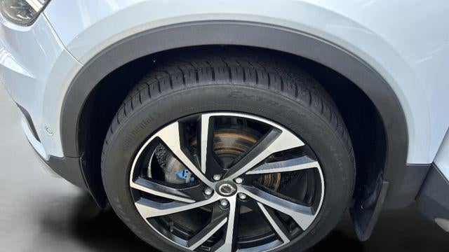 2022 Volvo XC40 T5 R-Design