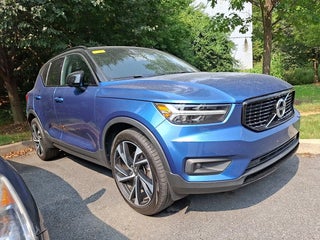 2020 Volvo XC40 with Bursting Blue Metallic Exterior