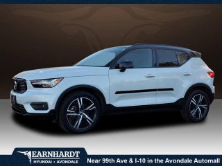 2020 Volvo XC40 with Crystal White Metallic Exterior