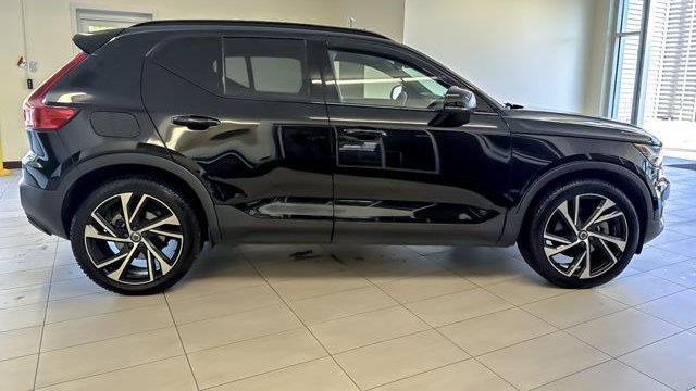 2022 Volvo XC40 T5 R-Design