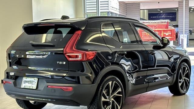 2022 Volvo XC40 T5 R-Design