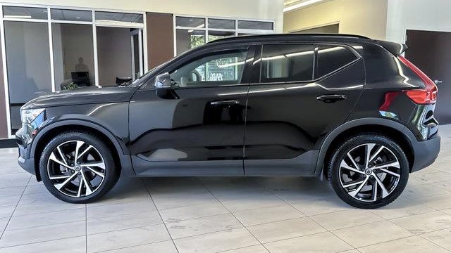 2022 Volvo XC40 T5 R-Design