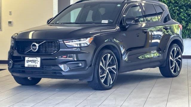 2022 Volvo XC40 T5 R-Design