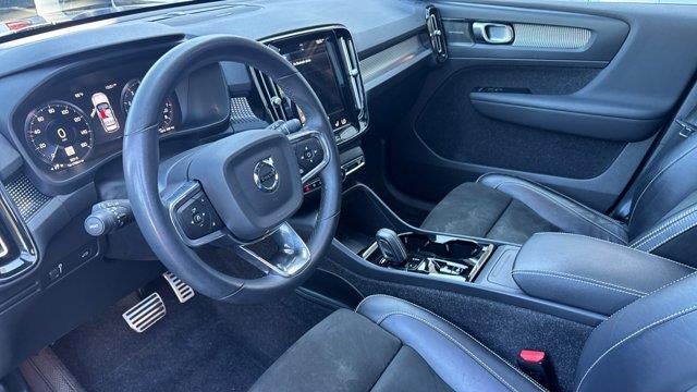 2022 Volvo XC40 T5 R-Design