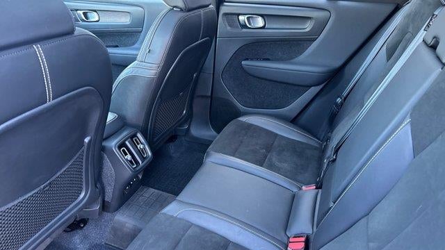 2022 Volvo XC40 T5 R-Design