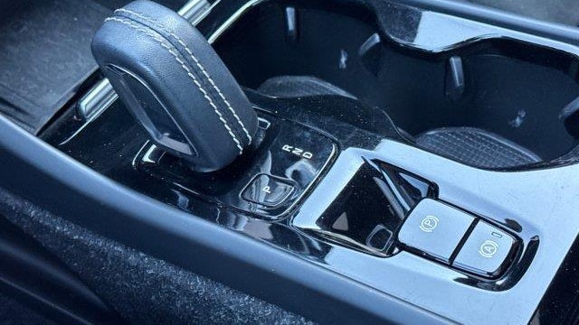 2022 Volvo XC40 T5 R-Design