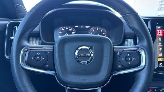 2022 Volvo XC40 T5 R-Design