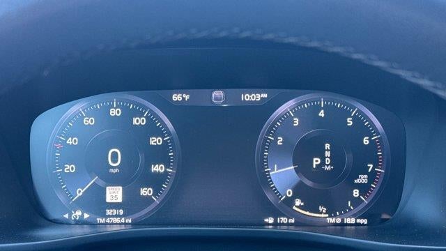 2022 Volvo XC40 T5 R-Design