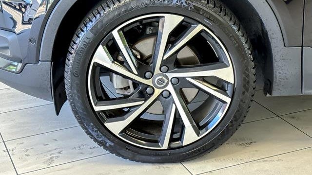 2022 Volvo XC40 T5 R-Design