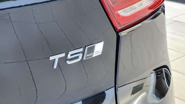 2022 Volvo XC40 T5 R-Design