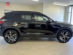 2022 XC40 Thumbnail 3