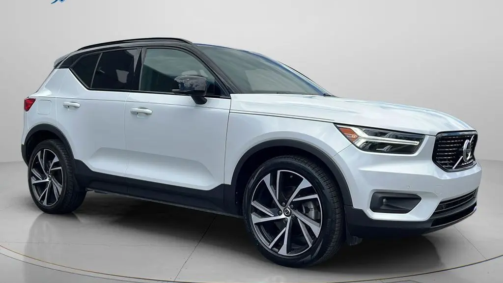 Preowned 2022 Volvo XC40 T5 R-Design for Sale
