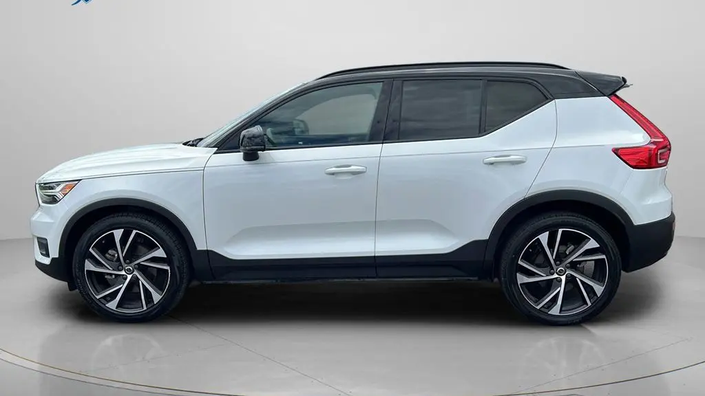2022 Volvo XC40 T5 R-Design