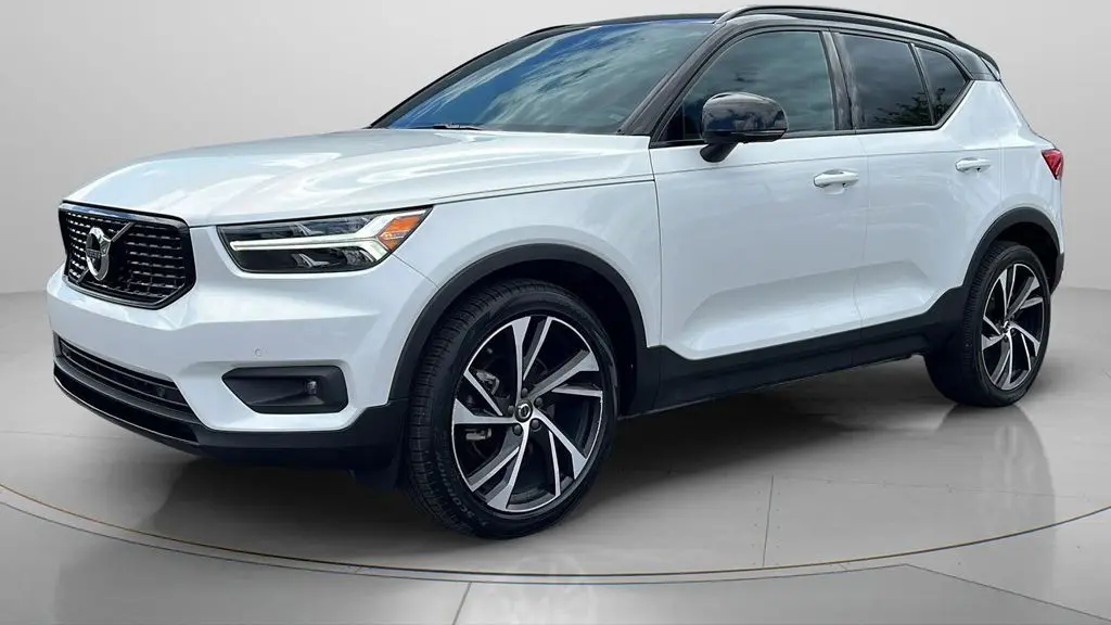 2022 Volvo XC40 T5 R-Design