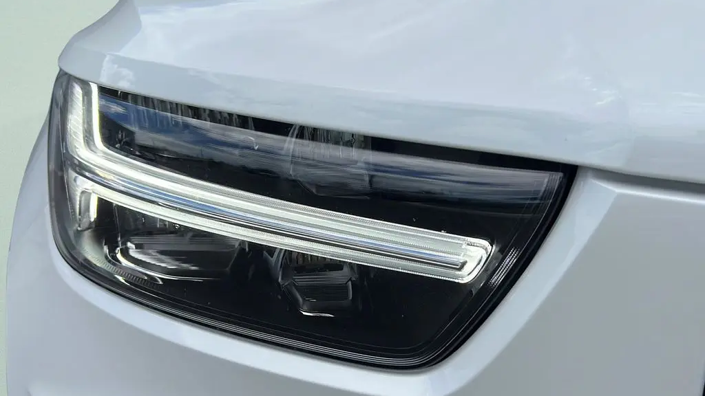 2022 Volvo XC40 T5 R-Design