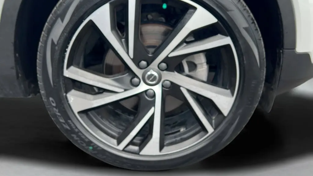 2022 Volvo XC40 T5 R-Design