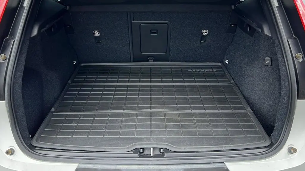 2022 Volvo XC40 T5 R-Design
