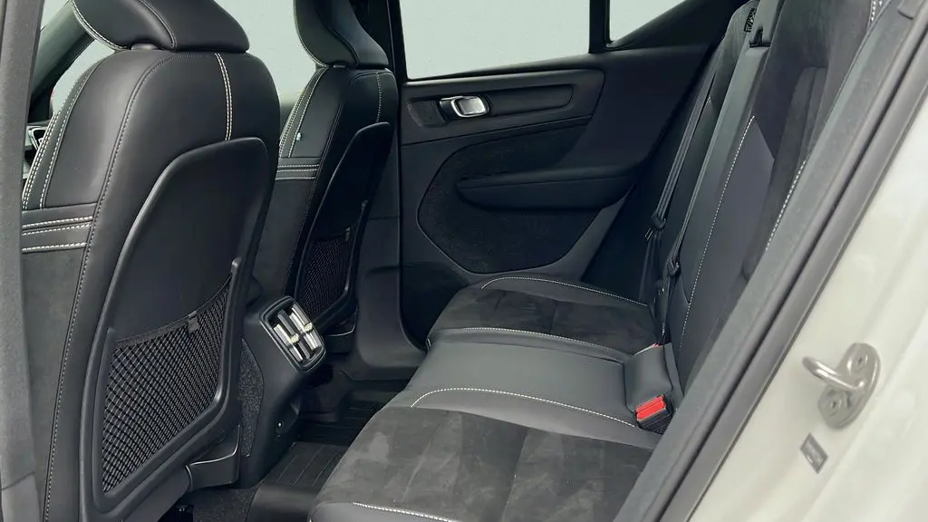 2022 Volvo XC40 T5 R-Design