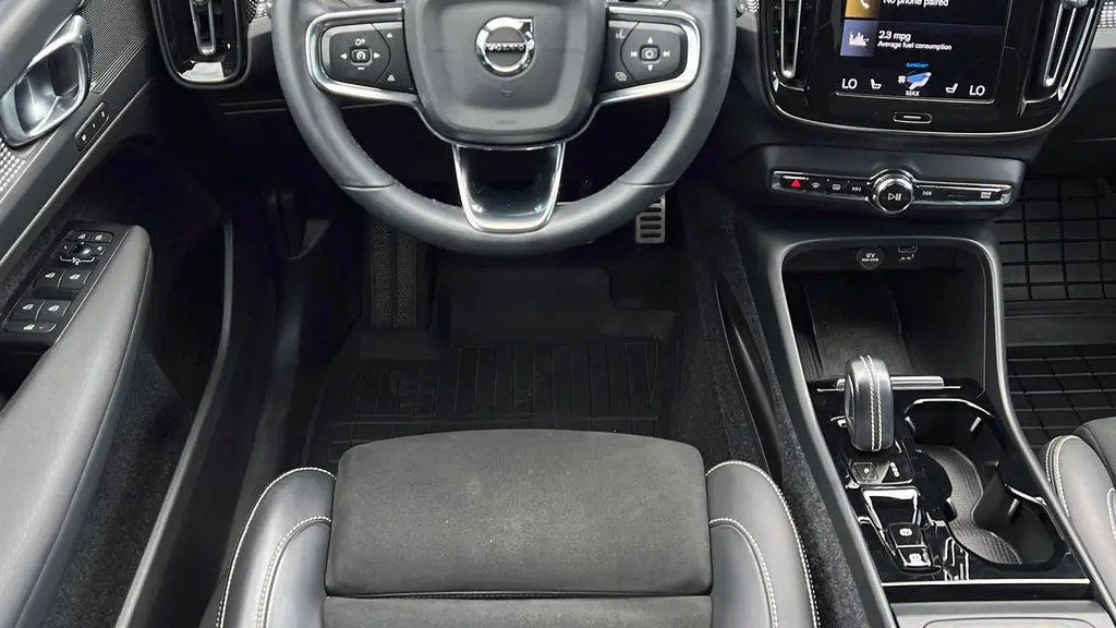 2022 Volvo XC40 T5 R-Design