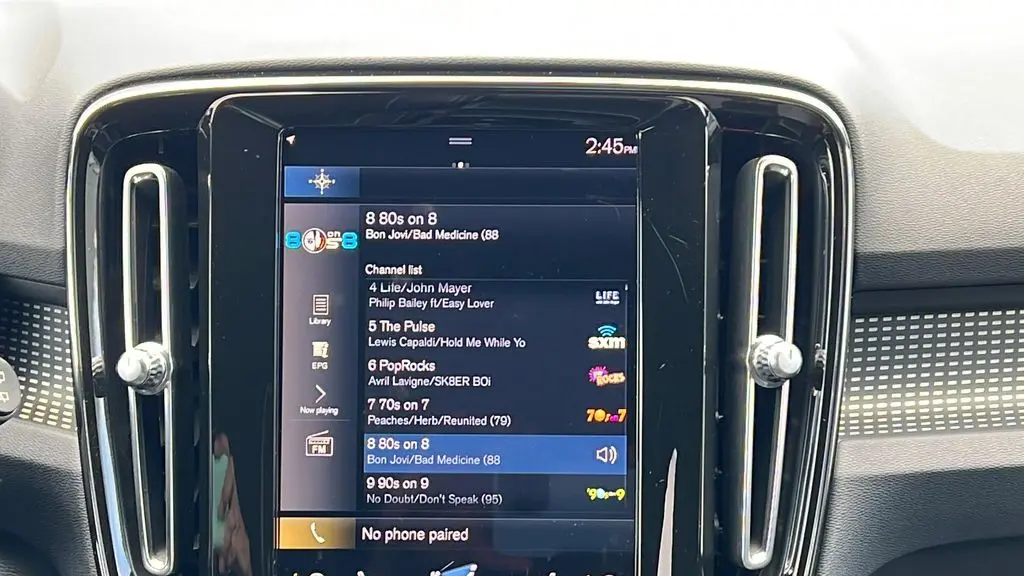 2022 Volvo XC40 T5 R-Design
