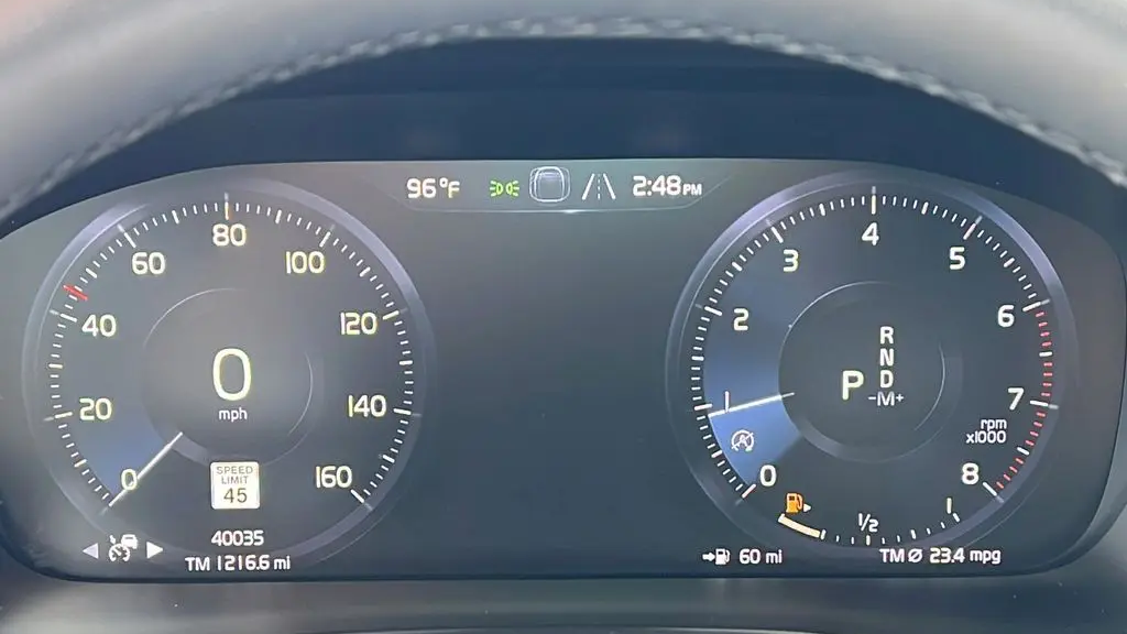 2022 Volvo XC40 T5 R-Design