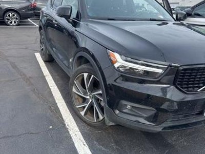 Photo of a 2019 Volvo XC40 AWD T5 Momentum 4DR SUV for sale