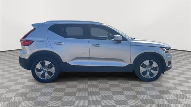 2019 Volvo XC40 T5 Momentum