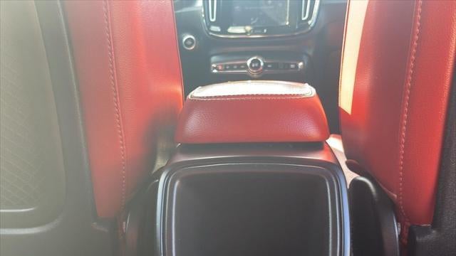 2019 Volvo XC40 T5 Momentum