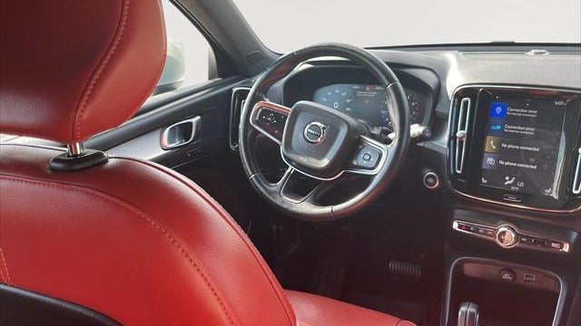 2019 Volvo XC40 T5 Momentum