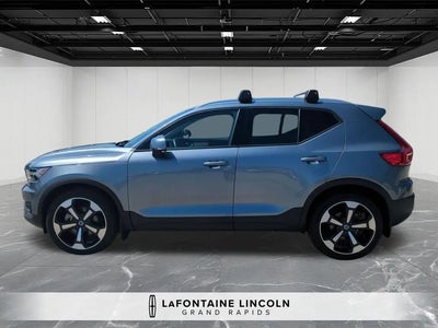 Photo of a 2019 Volvo XC40 AWD T5 Momentum 4DR SUV for sale