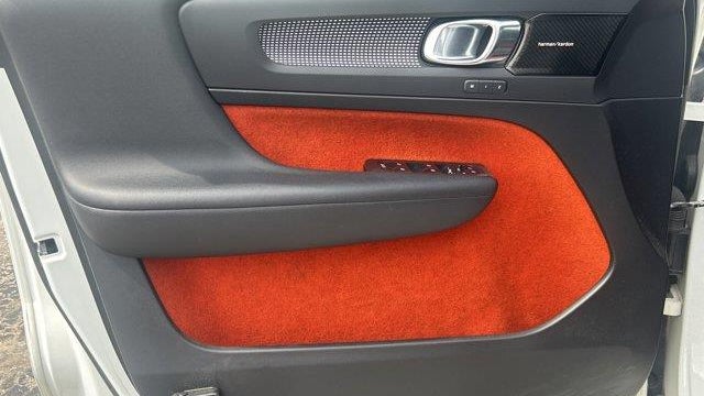 2019 Volvo XC40 T5 Momentum