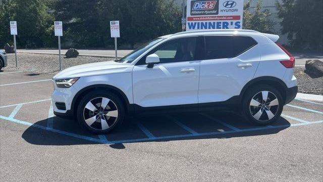 2019 Volvo XC40 T5 Momentum