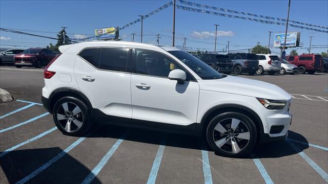 2019 Volvo XC40 T5 Momentum