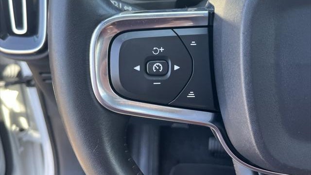 2019 Volvo XC40 T5 Momentum