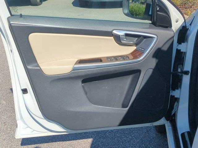 2015 Volvo XC60 - $8,995