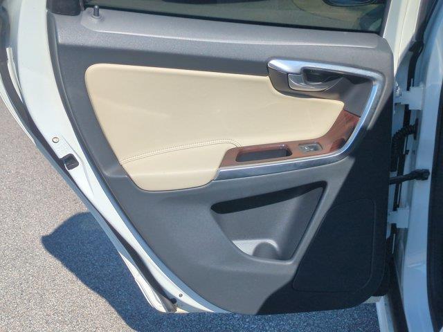 2015 Volvo XC60 - $8,995