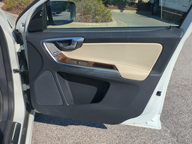 2015 Volvo XC60 - $8,995