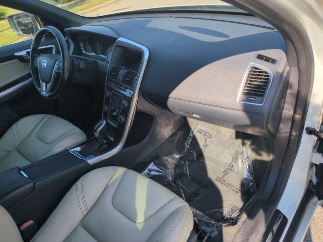 2015 Volvo XC60 - $8,995